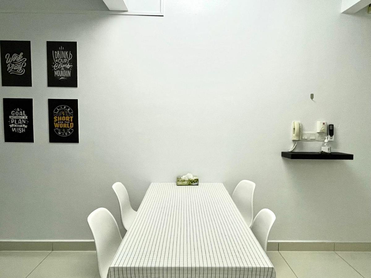 Minimalist Loft Iv @decentrum *