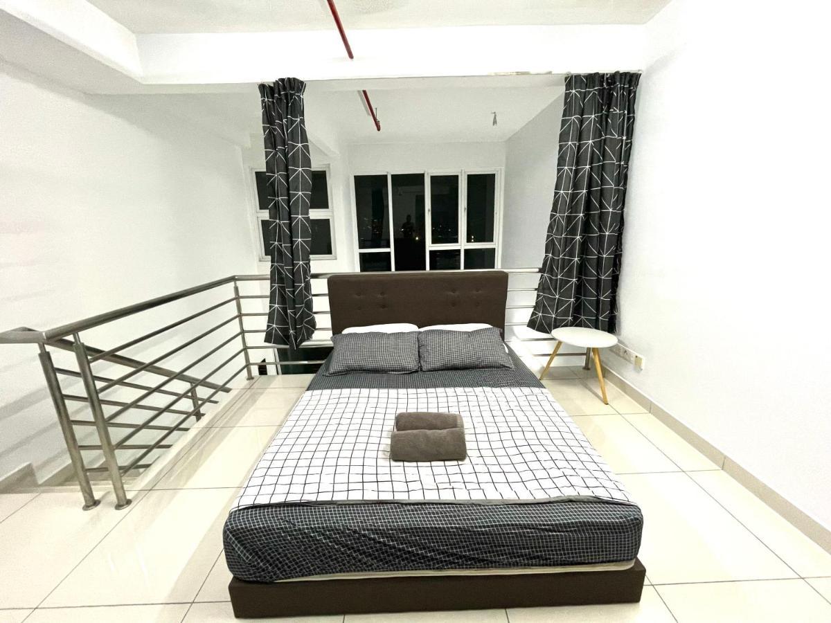 Minimalist Loft Iv @decentrum Apartment